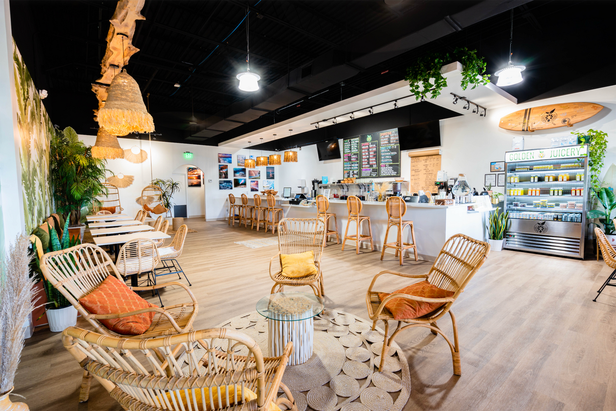 Golden Juicery storefront in Jupiter, FL